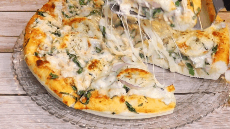 Cheesy alfredo pizza