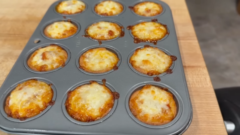 Keto pepperoni pizza bites
